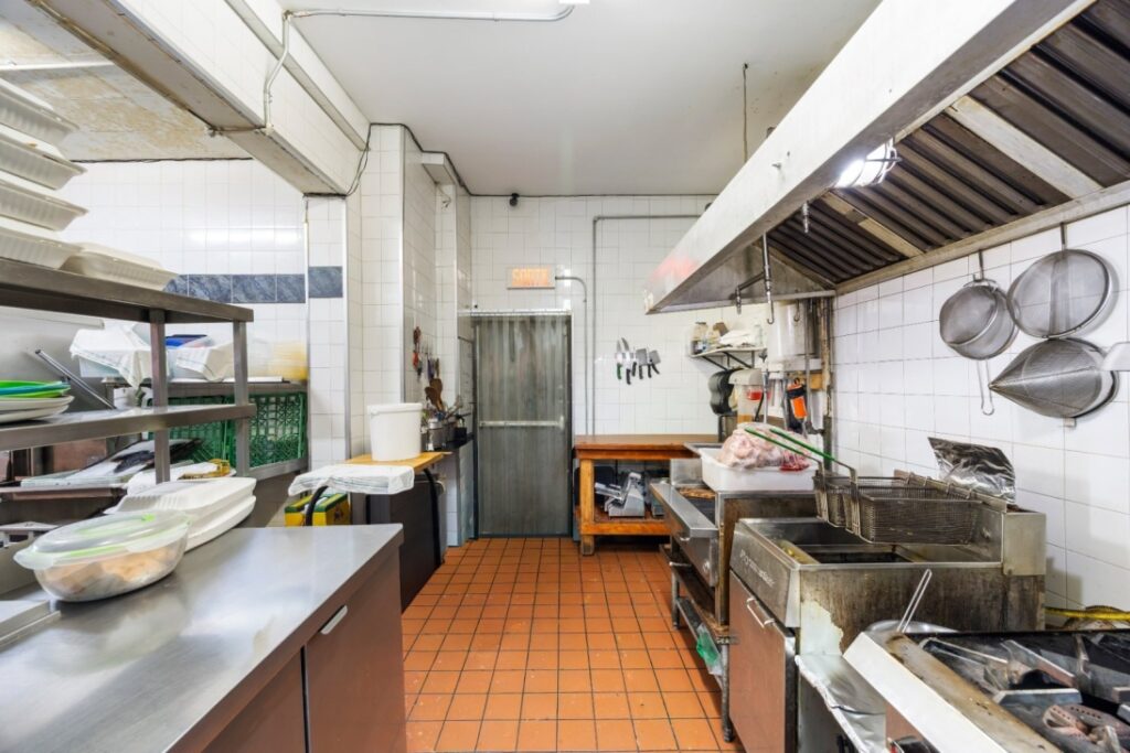 4641 Sainte-Catherine007